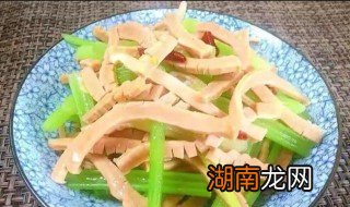 鱿鱼干炒什么 鱿鱼干炒芹菜超级下饭好吃