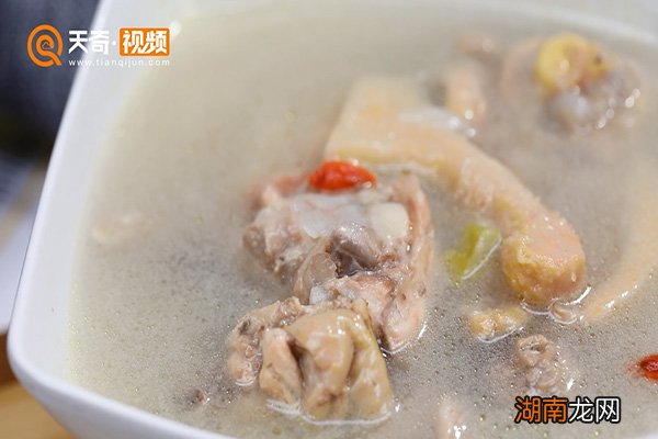 榴莲壳炖鸡的做法