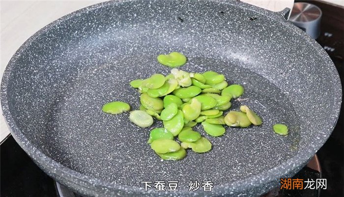 雪菜蚕豆酥怎么做 雪菜蚕豆酥的做法