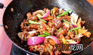 鸭子火锅怎么做才好吃 怎样做鸭子火锅