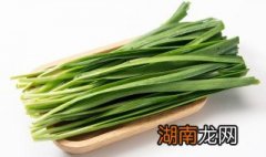 韭菜炒干鱼籽怎么做 家常菜韭菜炒鱼籽的方法