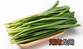 韭菜炒干鱼籽怎么做 家常菜韭菜炒鱼籽的方法