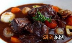 红酒焖牛肉经典做法 怎样做经典红酒焖牛肉