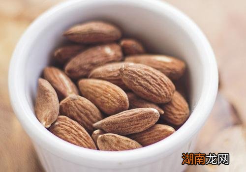 吃杏仁有什么好处 杏仁和什么一起吃最好