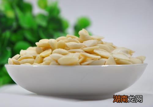 杏仁吃多了会中毒吗 杏仁中毒了怎么办