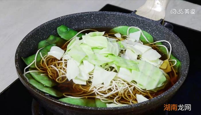 扁豆杂蔬焖面做法 扁豆杂蔬焖面