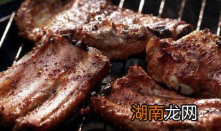 如何做炭烤猪排骨好吃 做碳烤排骨好吃的技巧
