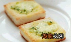 香芹蒜蓉面包方法 如何制作香芹蒜蓉面包