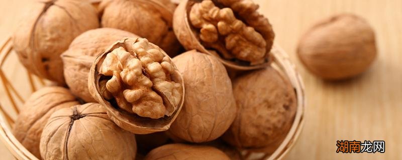 男人经常吃核桃的好处 核桃是吃新鲜的好还是干的好