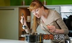 百合鲫鱼汤如何做 制作百合鲫鱼汤的方法