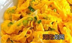 葱爆鸡蛋怎样做 做葱爆鸡蛋窍门
