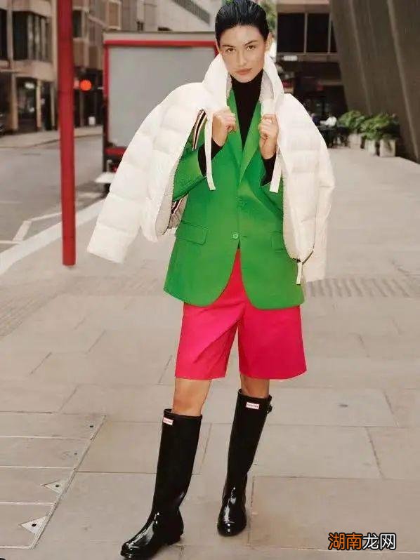 裤子+靴子,穿出态度才时髦!