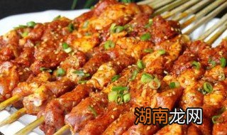 露天烤羊肉串方法 怎么烤羊肉串