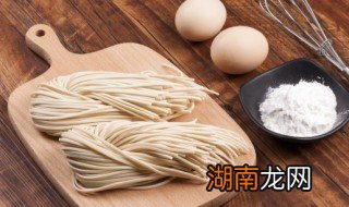 生面条放一天有点酸味 生面条闻着酸酸的是坏了吗