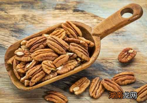 核桃有点苦是什么原因 核桃有点苦还能吃吗