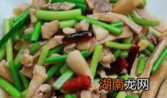 蒜苗炒大头菇如何做 做蒜苗炒大头菇的方法介绍