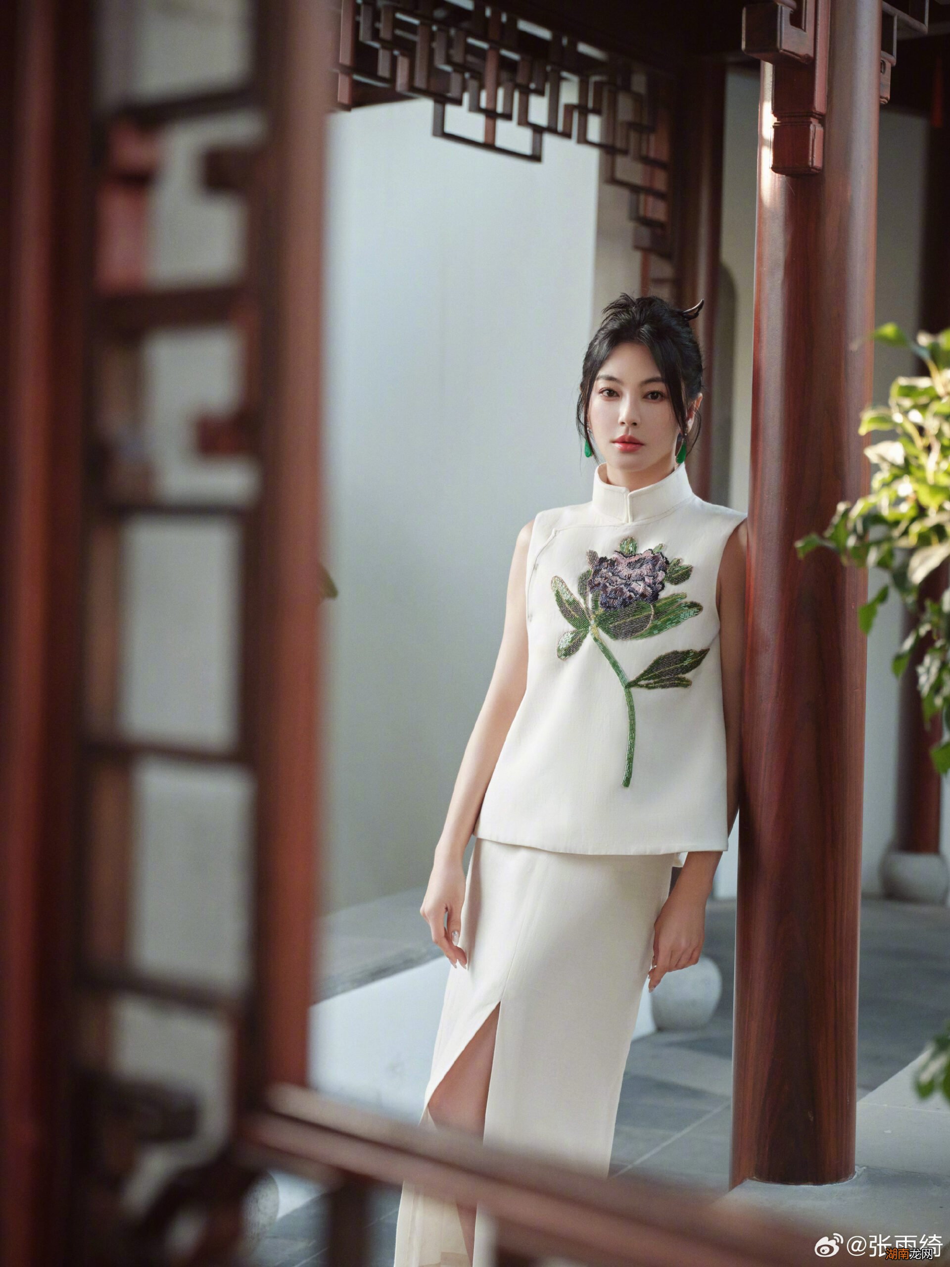 张雨绮新中式造型 好温婉