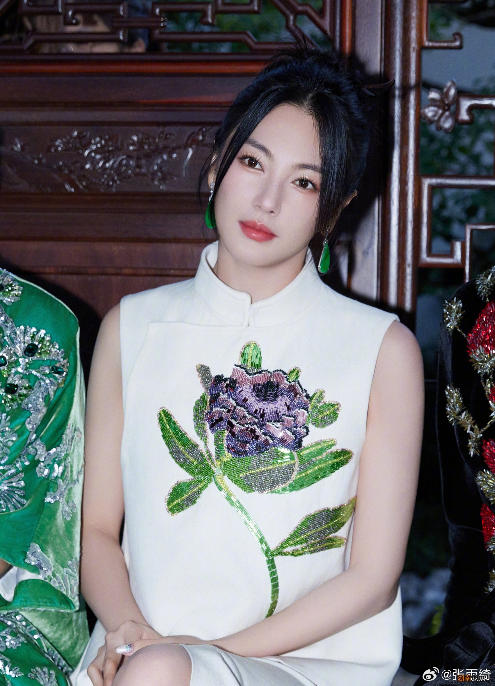 张雨绮新中式造型 好温婉