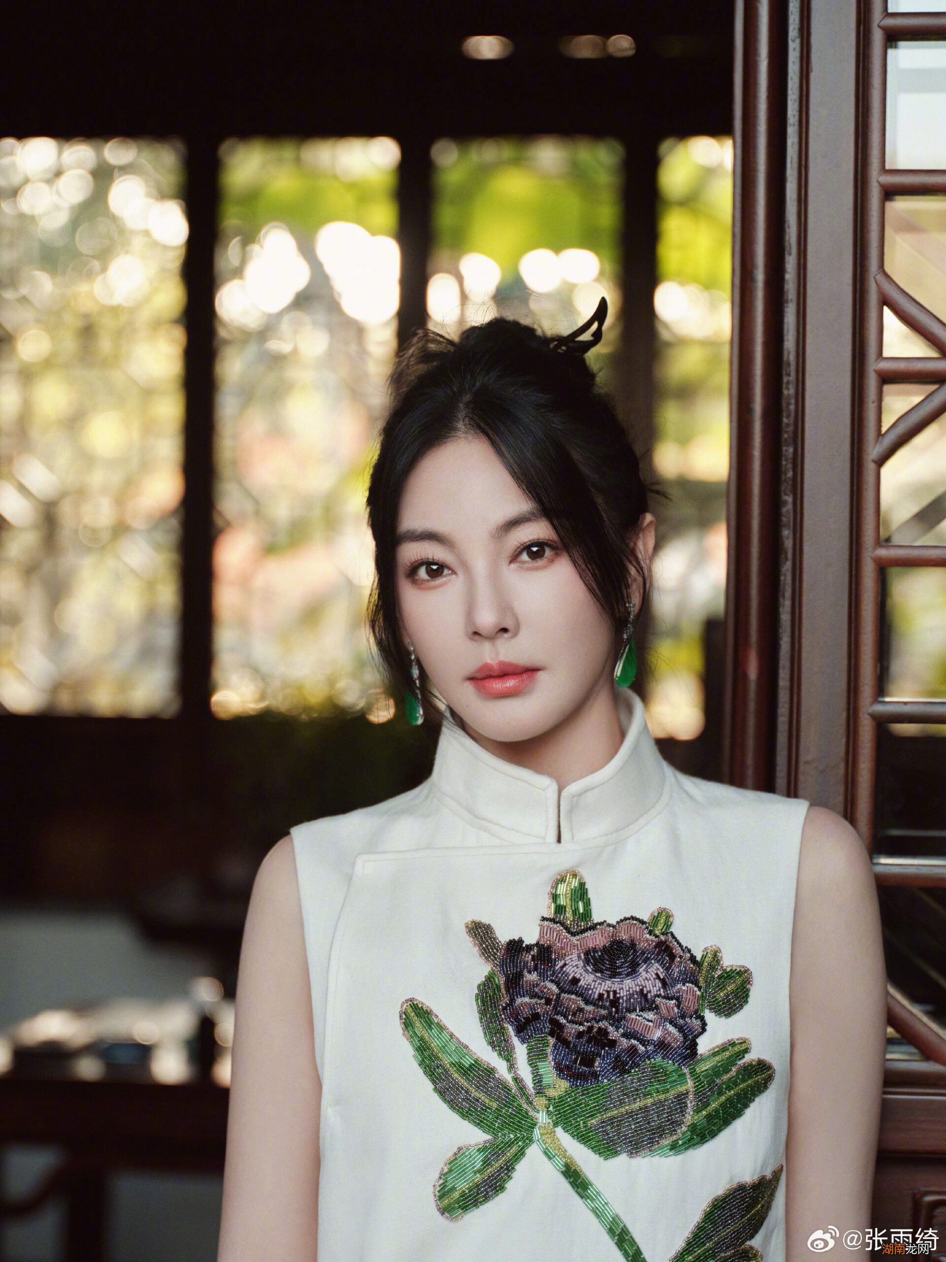 张雨绮新中式造型 好温婉