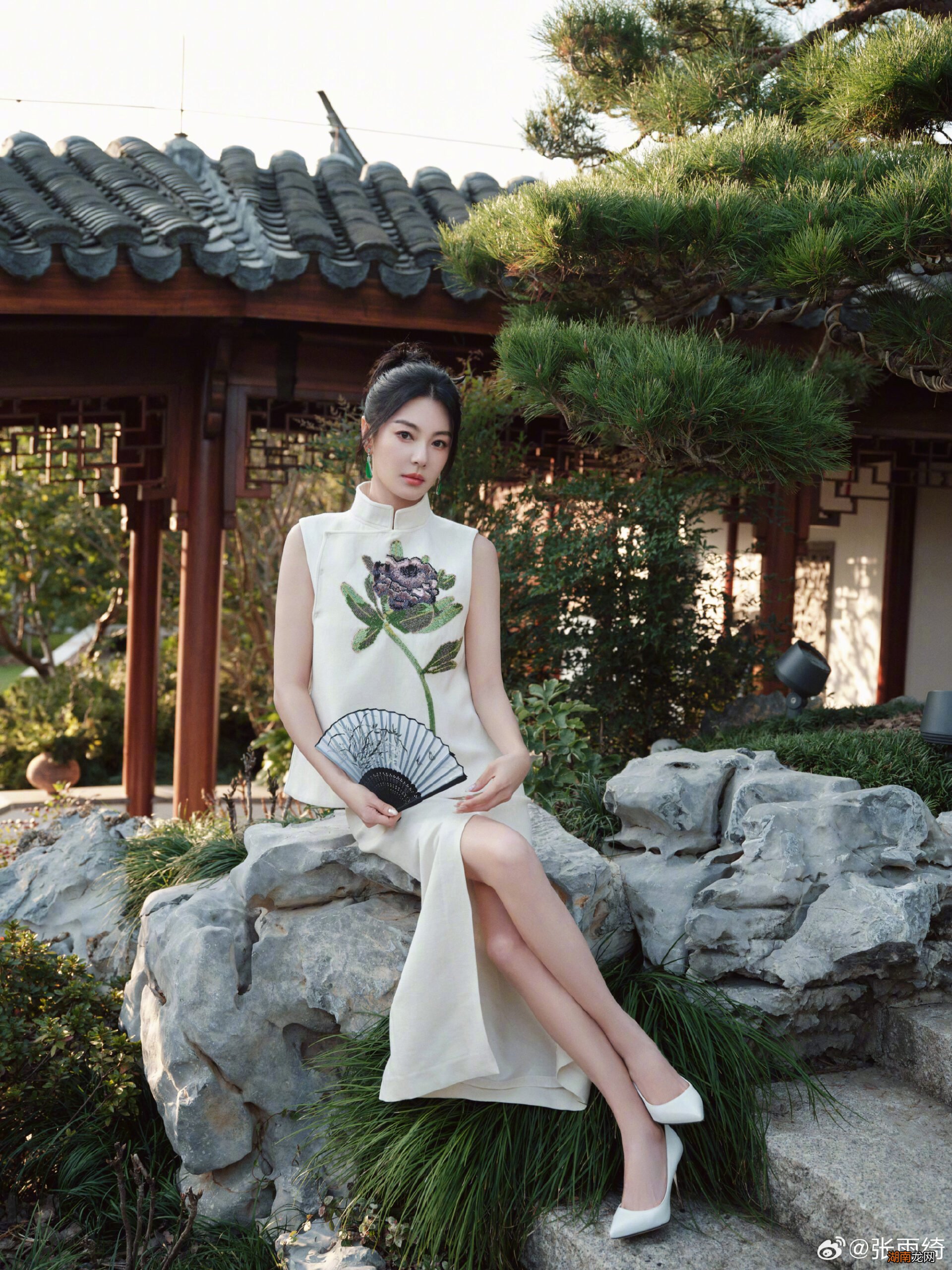 张雨绮新中式造型 好温婉