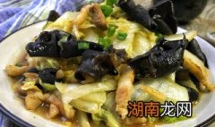 白菜炒山木耳的做法 怎样做白菜炒山木耳
