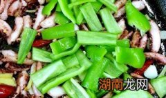 尖椒炒茄丝步骤 青椒炒茄丝的家常做法