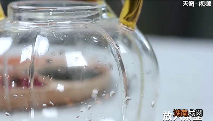 益母草红花泡水喝功效 红花益母草茶怎么泡