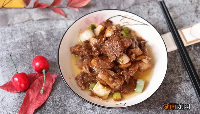 爆炒鸭块的做法大全家常 葱爆鸭块的做法