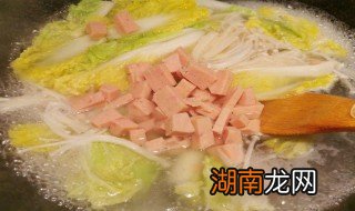 火腿高汤虾如何做 虾和火腿肠怎么做好吃