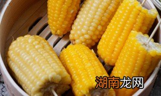 玉米是放水里煮还是放上面蒸 玉米放在水里煮好吃还是蒸好吃