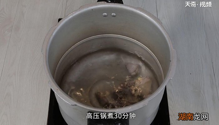 云南过桥米线的做法步骤 云南过桥米线的做法