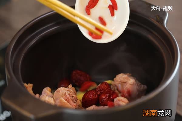 桂圆红枣鸡汤的做法 红枣鸡汤的做法