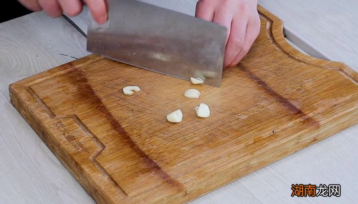 芹菜海米怎么炒好吃 海米芹菜的做法窍门