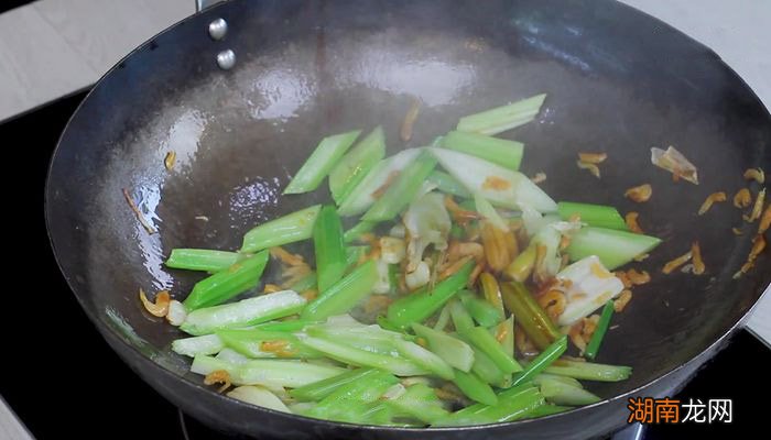 芹菜海米怎么炒好吃 海米芹菜的做法窍门