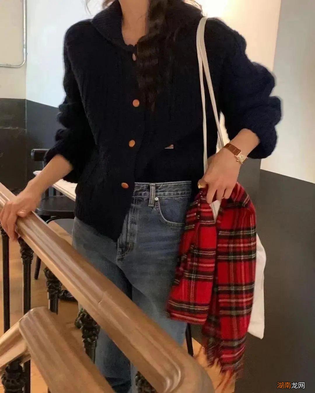 穿上一抹红，如同给素颜的脸涂上了口红