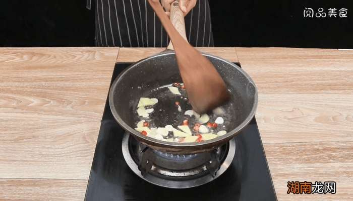 青椒炒油渣 湖南特色青椒炒油渣