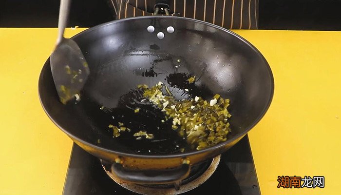 兔子酸菜做法 酸菜碎米兔的做法