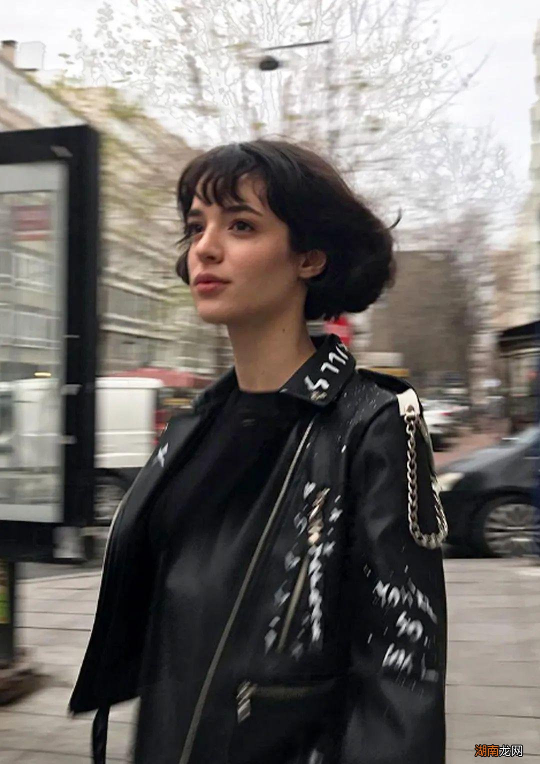 今年秋冬短发最流行,穿什么都时髦