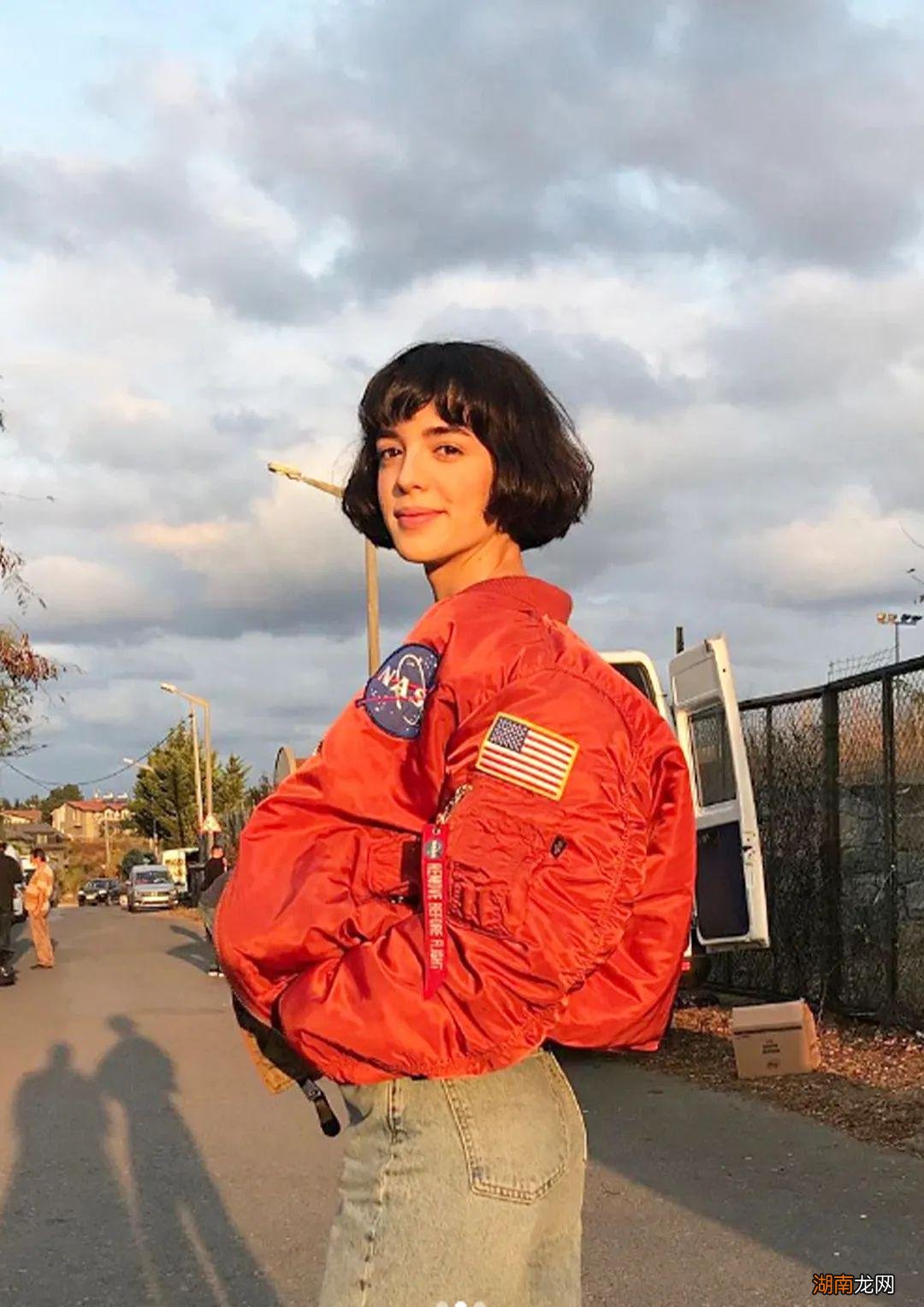 今年秋冬短发最流行,穿什么都时髦