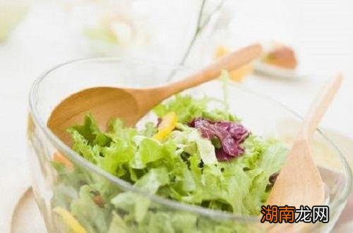 油性皮肤吃什么可以改善 油性皮肤吃啥药改善