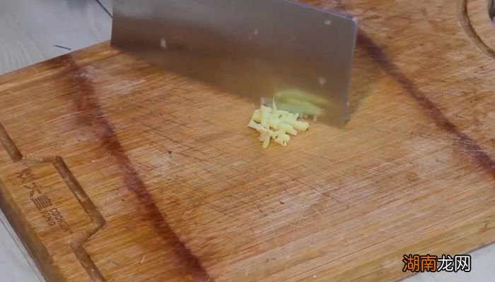 茭白炒黑木耳的做法 茭白炒木耳的做法