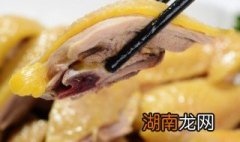 酱爆鸡丁和宫保鸡丁的区别 宫保鸡丁有酱油吗