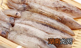 铁板鱿鱼的做法是怎样的呢 铁板鱿鱼的做法是怎样的