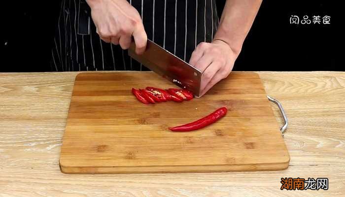 洋葱炒鲍鱼的做法 洋葱炒鲍鱼的做法窍门