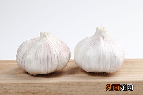 发芽的大蒜可以吃不 发芽大蒜可以吃吗