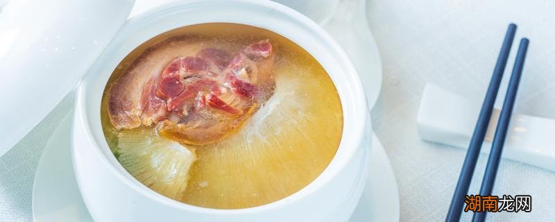 炖鸽子汤放什么补气血不上火 炖鸽子汤放什么补气血