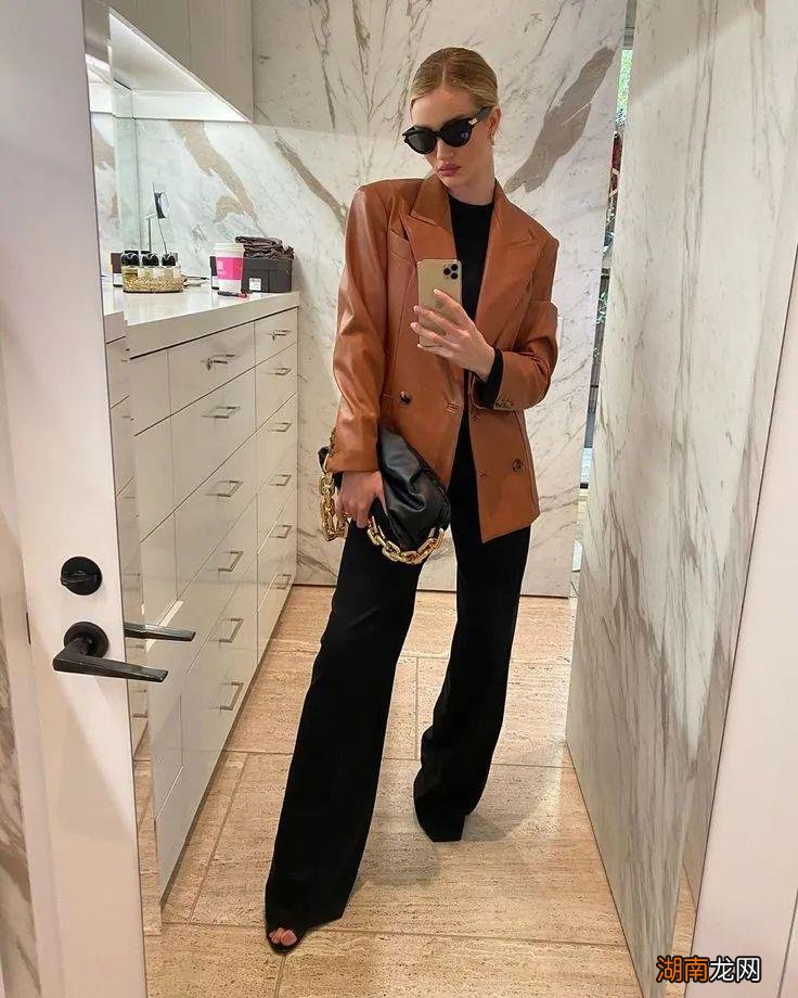 皮衣越来越火了！今年的时髦离不开它！