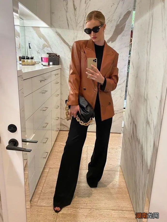 皮衣越来越火了！今年的时髦离不开它！