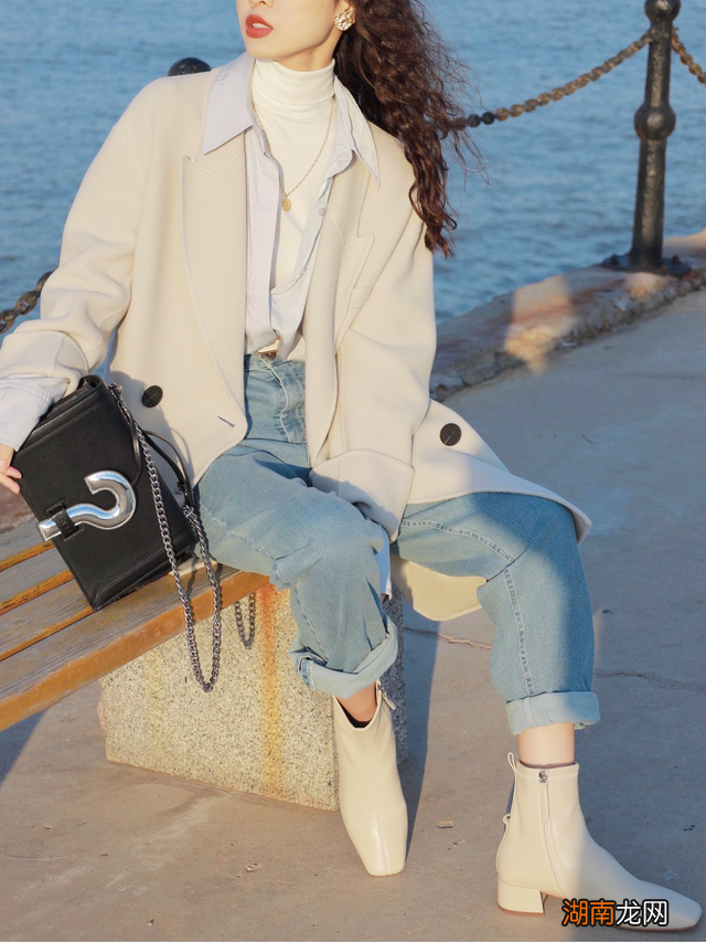 外套里面别穿打底衫了！现在流行这么穿，保暖又好看！