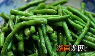 长豆角直接炒还是要焯水好 长豆角炒的时候用焯水吗